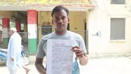 जलालाबाद: गांव गुरु गवा में दबंग ने चकमार्ग जोतकर किया अवैध कब्जा, पड़ोसी ने एसडीएम से की शिकायत