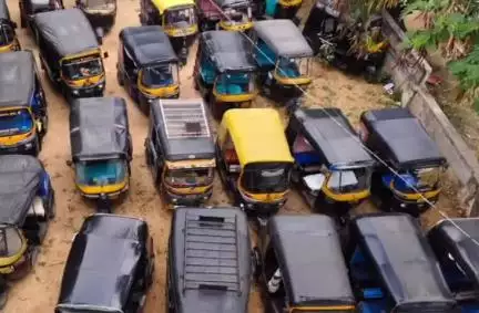 ರಾಯಚೂರು: ಲೈಸೆನ್ಸ್ ಇಲ್ಲದೆ ಚಾಲನೆ ಮಾಡುತ್ತಿದ್ದ 50 ಆಟೋ ಚಾಲಕ ವಶಕ್ಕೆ ಪಡೆದ ಟ್ರಾಫಿಕ್ ಪೊಲೀಸ್