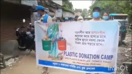 রতুয়া ২: প্লাস্টিক বর্জন করতে দোকানগুলিতে হানা দিল রতুয়া দুই ব্লক জয়েন্ট বিডিও সহ আধিকারিকরা