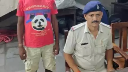 बोध गया: बोधगया: मगध विश्वविद्यालय थाना पुलिस ने तूरीकला गांव में छापेमारी कर शराब मामले में फरार 1 अभियुक्त को किया गिरफ्तार