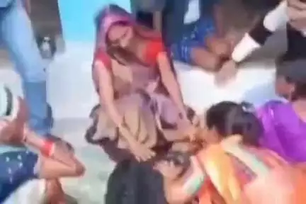 कुंडम: डबरा कला: दूसरी औरत के लिए पिता ने बेटी को जहर दिया, मौत, न्याय के लिए मां ने SP से गुहार लगाई