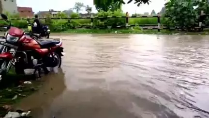 कन्नौज: जलालाबाद में जल भराव की लाइव तस्वीर, वीडियो सोशल मीडिया पर हुआ वायरल