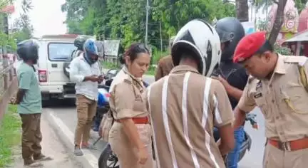 বঙাইগাঁও ভাগ: ৰাজ্যৰ বিভিন্ন হোটেল আদি ৰাজহুৱা স্থানত গো মাংস উদ্ধাৰ হোৱাৰ পিছত চহৰত উপ আৰক্ষী অধীক্ষকৰ নেতৃত্বত তীব্ৰ অভিযান