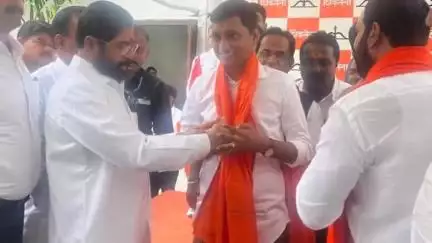 सेनगाव: तालुक्यातील कार्यकर्त्यांचा मुंबई येथे उपमुख्यमंत्री एकनाथ शिंदे यांच्या उपस्थितीत शिवसेनेत प्रवेश