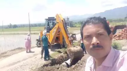 पांवटा साहिब: पीपलीवाला पंचायत के उप प्रधान ने दिखाई दरियादिली, निजी खर्चे से पंचायत में डलवाई पाइप लाइन