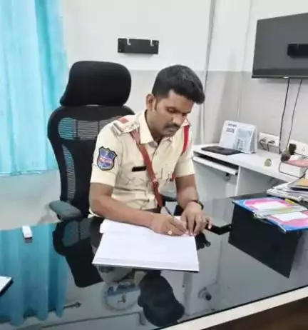 బూర్గంపహాడ్: బూర్గంపాడు నూతన ఎస్‌ఐగా బాధ్యతలు స్వీకరించిన మేడ ప్రసాద్
