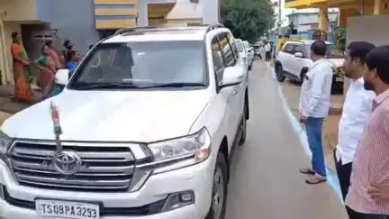 యాదగిరిగుట్ట: సైదాపురంలో ఇందిరమ్మ ఇంటిని ప్రారంభించి, వీరభద్ర స్వామి దేవాలయంలో ప్రత్యేక పూజలు నిర్వహించిన మంత్రి అడ్లూరి లక్ష్మణ్