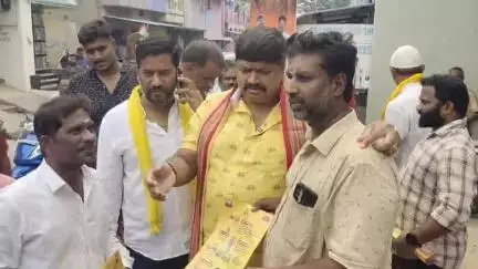 నగరంలో తొలి అడుగు కార్యక్రమంలో పాల్గొని ప్రజా సమస్యలను అడిగి తెలుసుకున్న ఎమ్మెల్యే గురజాల జగన్మోహన్