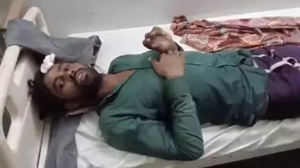 बाह: चौरंगाहार तिराहे के मोड़ पर हमलावरों ने चलती बाइक पर डंडा मारकर दो युवकों को गिराया, अस्पताल में भर्ती