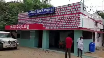 గుంతకల్లు: గుత్తిలోని బీసీ కాలనీలో పథకాల ఆశ చూపి పలువురి వద్ద నగదు లూటీ చేసిన సైబర్‌ నేరగాళ్లు