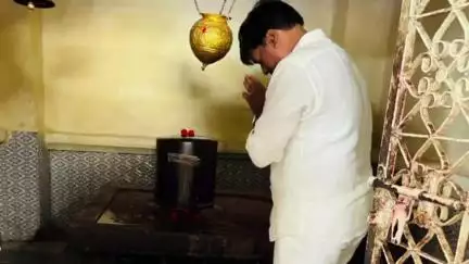 ఎమ్మిగనూరు: ఎమ్మిగనూరు : గురుజాలలో పర్యటన లో భాగంగా ఎమ్మెల్యే బీవీ జగదీశ్వర్ రెడ్డి రామలింగేశ్వర స్వామి దేవాలయంలో ప్రత్యేక పూజలు...
