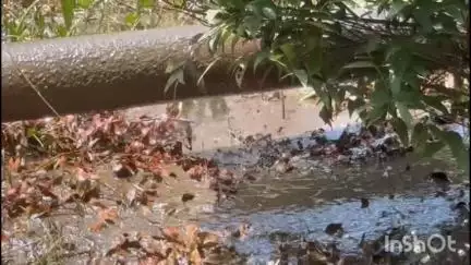 টেঙাখাত: দুলীয়াজানৰ হুকোটা চাৰিআলিত মূল পথৰ দাঁতিতে ভয়ংকৰ ভাৱে অইলৰ তেল-গেছ নিৰ্গমন,  আতংকিত পথচাৰী, স্থানীয় ৰাইজ