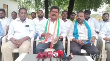 ములుగు: జిల్లా కేంద్రంలో జిల్లా గ్రంథాలయ సంస్థ చైర్మన్ బానోత్ రవిచందర్ మీడియా సమావేశం ఏర్పాటు