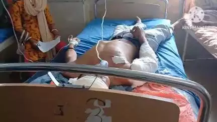 রায়গঞ্জ: রায়গঞ্জের রূপাহারে মর্মান্তিক বাইক দুর্ঘটনায় আহত দুই যুবক,আহতরা রায়গঞ্জ মেডিকেলে চিকিৎসাধীন