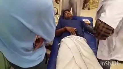 हाथरस: गांव विसाना में घरेलू क्लेश के दौरान पति-पत्नी में हुआ झगड़ा, पत्नी ने पति के प्राइवेट पार्ट पर लात मारकर किया घायल