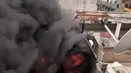 इंदौर: हीरा नगर क्षेत्र में प्लास्टिक फैक्ट्री में लगी भीषण आग