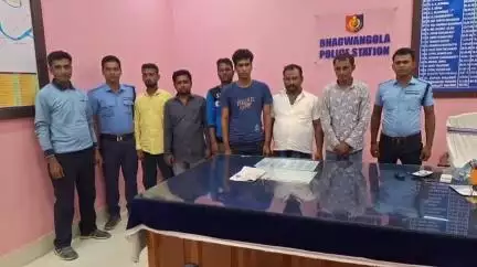 ভগবানগোলা ১: গোপনে চলছিল জুয়ার আসর, হানা পুলিশি তল্লাশি হাবাসপুর আমবাগান থেকে গ্রেফতার ৬