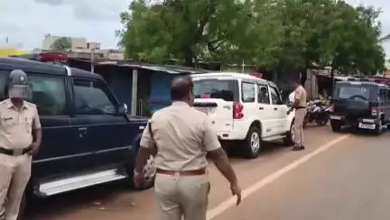 ಜಮಖಂಡಿ: ಕುಂಬಾರಹಳ್ಳ ಗ್ರಾಮದಲ್ಲಿ ಪೊಲೀಸ್ ಪವರ್ ಕಂಡು ನಿಬ್ಬೆರಗಾದ ಸಾರ್ವಜನಿಕರು