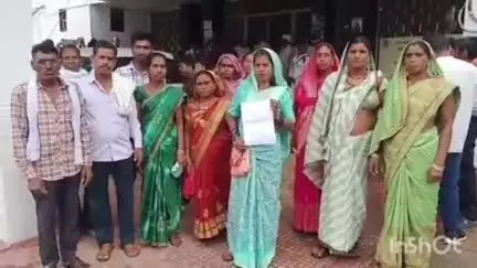 राजनांदगांव: कलेक्ट्रेट कार्यालय पहुंचकर बघेरा नवागांव के ग्रामीणों ने फैक्ट्री खोले जाने का किया विरोध