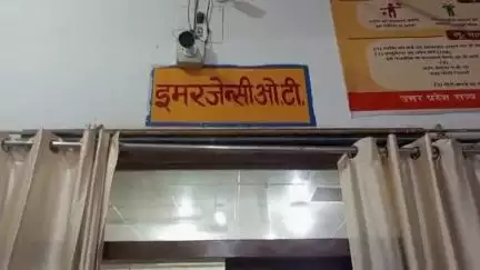 मऊ: बरलाई मोड़ के पास बाइक और साइकिल में आमने-सामने हुई टक्कर, एक महिला हुई घायल