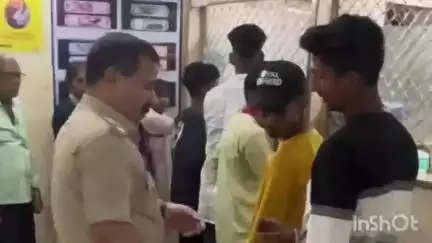 डुमरांव: एसडीपीओ पहुंचे पुराना भोजपुर, बैंकों की विधि व्यवस्था और सुरक्षा के अहम बिंदुओं पर की जांच