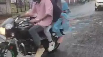 अंबिकापुर: अंबिकापुर नगर निगम की लापरवाही पर वार्डवासियों का गुस्सा फूटा, अनोखे अंदाज़ में किया विरोध प्रदर्शन
