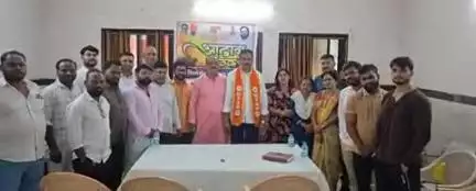 भद्रावती: जिल्हाप्रमुख अड.धानोरकर यांच्या ऊपस्थितीत शिवसेनेची शासकीय विश्रामगृहात आढावा बैठक.