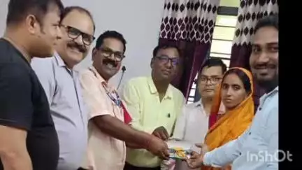 अकबरपुर: अकबरपुर सामुदायिक स्वास्थ्य केंद्र में जरूरतमंद लोगों को निशुल्क चश्मा वितरण किया गया