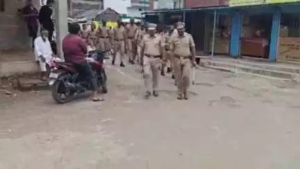 मुर्तीजापूर: शहर पोलीस स्टेशन अंतर्गत कायदा व सुव्यवस्था अबाधित होऊ नये यासाठी शहर पोलिसांचे पथसंचलन