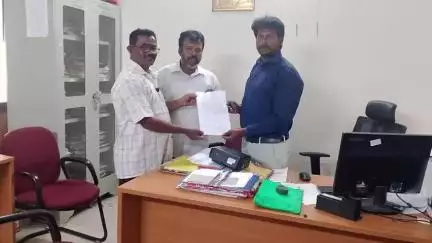 కడప: వక్ఫ్ బోర్డు ఆస్తులను కబ్జా నుండి  కాపాడాలని ఇన్స్పెక్టర్ వసీమ్ కి వినతి పత్రం: ఆప్ కి ఆవాజ్ రాష్ట్ర కార్యదర్శి మక్బూల్