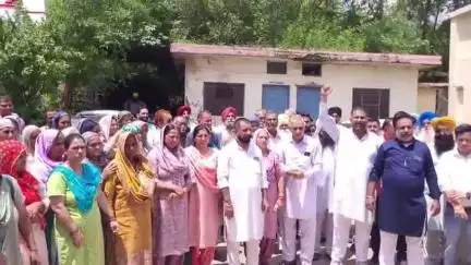 नालागढ़: नालागढ़ के राजपुरा में प्रवीण पर जानलेवा हमले का मामला, आरोपियों की गिरफ्तारी न होने से ग्रामीणों में उबाल