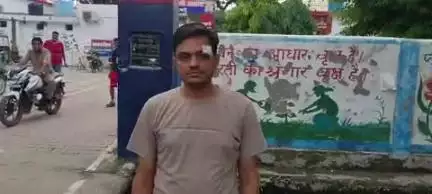 बदायूं: बदायूं के कस्बा उझानी में हलवाई चौक के पास चार लोगों ने पति-पत्नी को मारपीट कर किया घायल