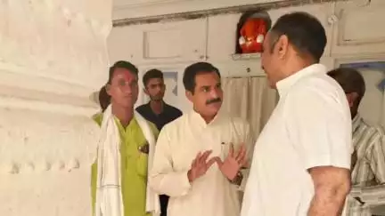 राजगढ़: राजगढ़ के पूर्व विधायक बापू सिंह तंवर ने पूर्व मंत्री प्रियव्रत सिंह से की मुलाकात