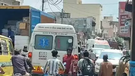 स्याना के बुगरासी मार्ग पर भीषण जाम लगने से दो एंबुलेंस भी फंसी, राहगीर भी रहे परेशान