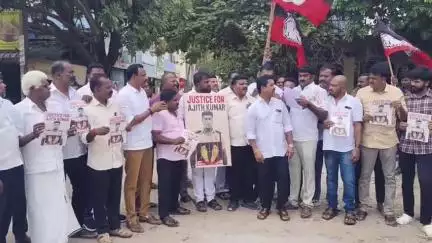 ஓசூர்: ராயக்கோட்டை சாலையில் காவல்துறை தாக்குதலில் கொலை செய்யப்பட்ட அஜித்குமார் மரணத்திற்கு நீதி கேட்டு அதிமுக போராட்டம்