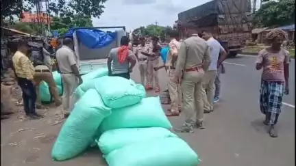 পাঁশকুড়া: পাশকুড়া সিদ্ধা ১৬ নম্বর জাতীয় সড়কে একটি গাড়ি থেকে প্রায় ৪০০ কেজি গাঁজা উদ্ধার পাঁশকুড়া থানার পুলিশ গ্রেপ্তার ১