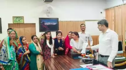 चमोली: ग्वीलों गांव के ग्रामीणों ने विभिन्न समस्याओं को लेकर DM को ज्ञापन दिया, अधिकारियों को स्थलीय निरीक्षण करने के निर्देश