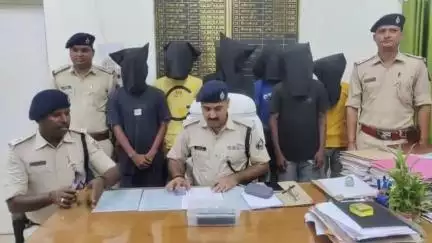 अररिया: कोचगामा नहर के समीप लूट मामले में पुलिस ने 6 लोगों को किया गिरफ्तार, बरामद हुए बाइक, मोबाइल सहित अन्य सामान