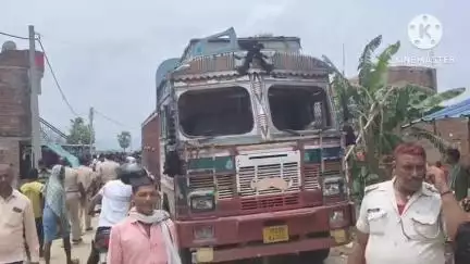 पकरीबरावां: पकरीबरावां के बुधौली गांव में सड़क दुर्घटना में नवमी की छात्रा की मौत, नामांकन के पहले दिन आ रही थी स्कूल