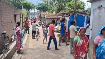 ফরিদপুর দুর্গাপুর: দুর্গাপুরের কোকওভেন থানার অন্তর্গত DPL শালবাগান এলাকায় রেলের ওয়াগান থেকে কয়লা চুরি করতে গিয়ে বিদ্যুৎপৃষ্টে মৃত ১