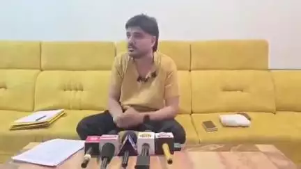 आरोपी वाल्मीक कराडच्या बाबतीत राष्ट्रवादी शरद पवार गटाचे नेते बाळा बांगर यांनी पत्रकार परिषदेतून धक्कादायक खुलासा केला