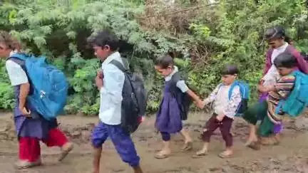 अंजड़: पब्लिक एप की खबर का असर: ग्राम छोटा बड़दा के कोली पुरा के स्कूली बच्चों के लिए राह हुई आसान