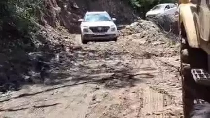 निरमंड: NH-305 लुहरी - सैंज के बीच छोटे वाहनों के लिए बहाल किया गया