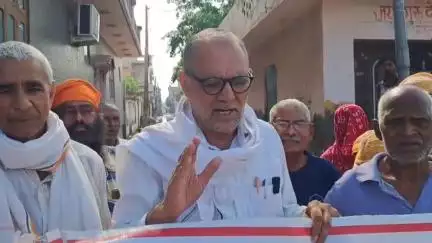 भिवानी में पिपलीवाली जोहड़ी के सामने वाली गली में सीवर ओवरफलो व बारिश के पानी की निकासी हेतु जन संघर्ष समिति ने प्रदर्शन