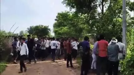 घुवारा: रामटौरिया गांव में भालू दिखने से दहशत, ग्रामीणों ने वन विभाग को बताया लापरवाह
