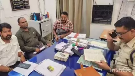 आलोट: बगुनिया तालाब में अवैध नहर खोदते जेसीबी व ट्रैक्टर ट्राली पकड़ी गई, FIR दर्ज न होने से ग्रामीणों में आक्रोश