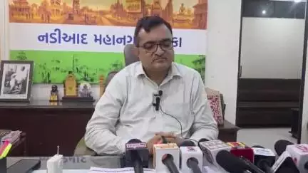 નડિયાદ: નડિયાદ જિલ્લા કોંગ્રેસ પ્રમુખે નડિયાદના વિવિધ પ્રશ્નોને લઈને મનપસંદને આવેદનપત્ર આપતાં કમિશનરે આપી માહિતી.
