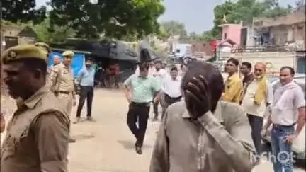 बिंदकी: जहानाबाद कस्बे में ताजिया मुकाम लेने को लेकर अपर जिलाधिकारी और अपर पुलिस अधीक्षक ने किया निरीक्षण, दिए निर्देश