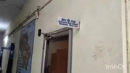 तिल्दा: तिल्दा ब्लॉक के एक शासकीय स्कूल में प्रधान पाठक महिला वॉशरूम में मोबाइल छिपाकर बनाते थे वीडियो