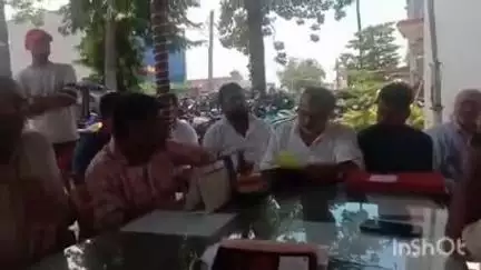 बंजरिया: मोहर्रम को लेकर बंजरिया थाना परिसर में बुधवार को शांति समिति की बैठक में दिए गए कई निर्देश